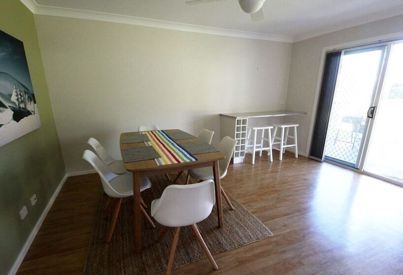 Briney Mia At Hat Head