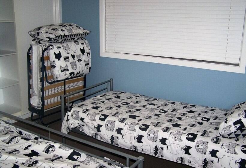 Briney Mia At Hat Head