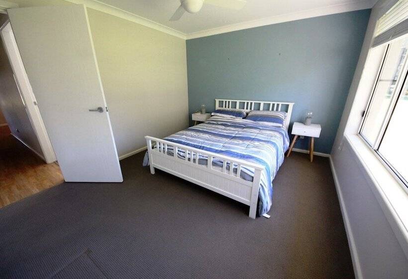 Briney Mia At Hat Head