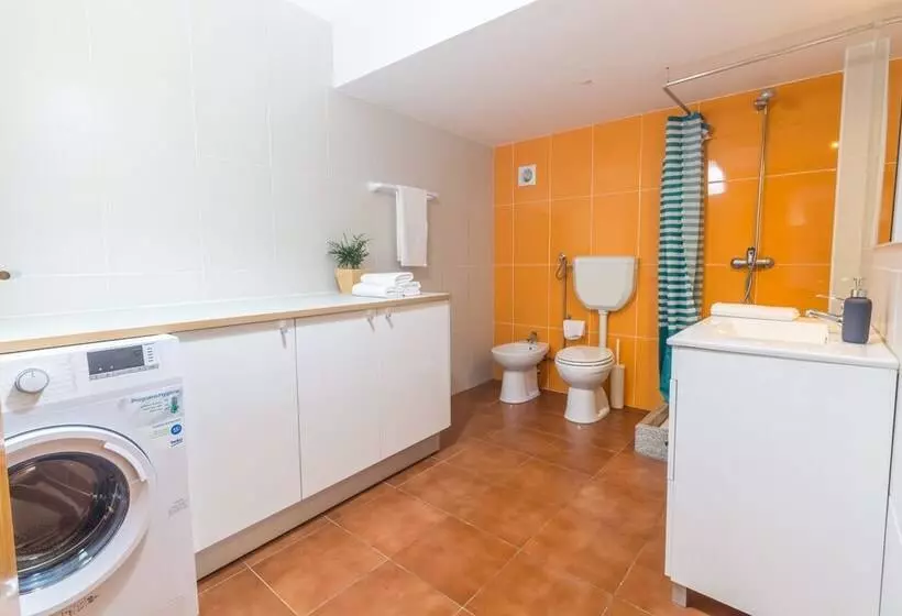 House And People   Rua Da Taxa