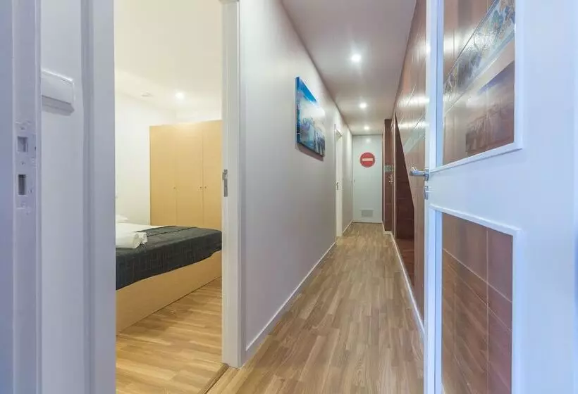 House And People   Rua Da Taxa