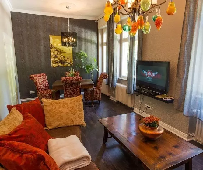 La Dolce Villa