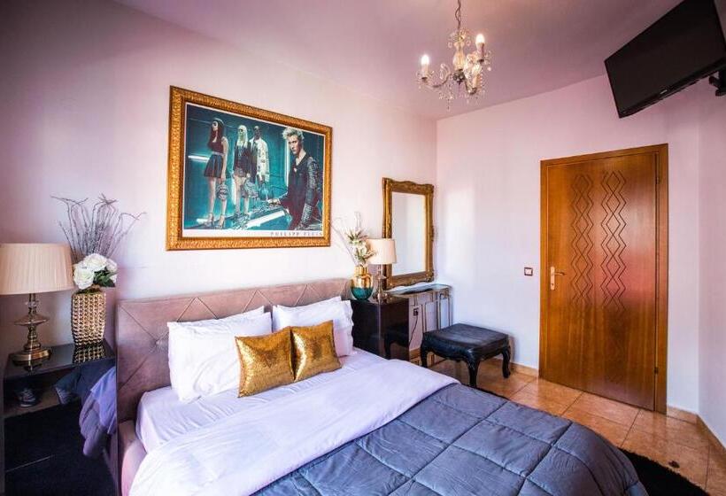 Luxury Suites   Free Parking