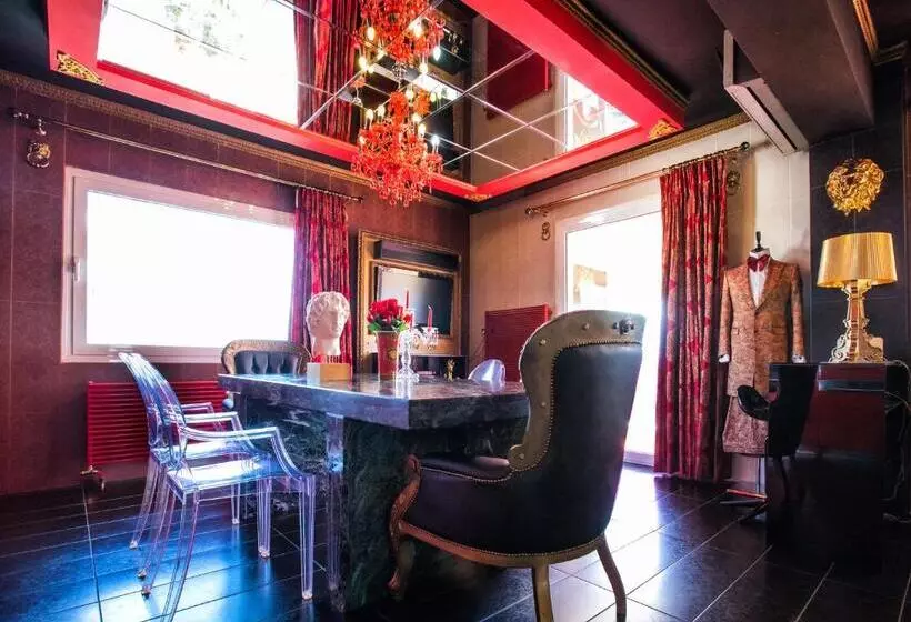 Luxury Suites   Free Parking