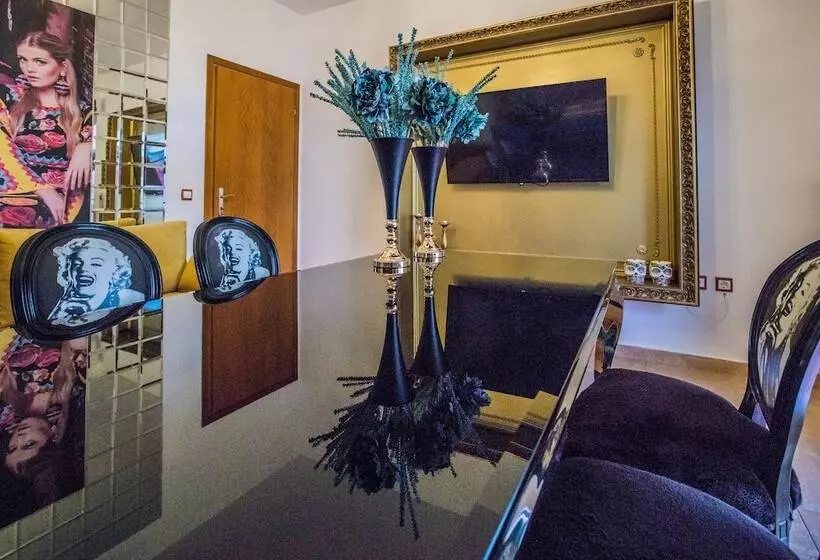 Luxury Suites   Free Parking