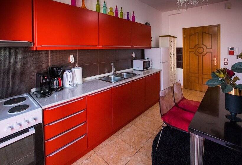 Luxury Suites   Free Parking