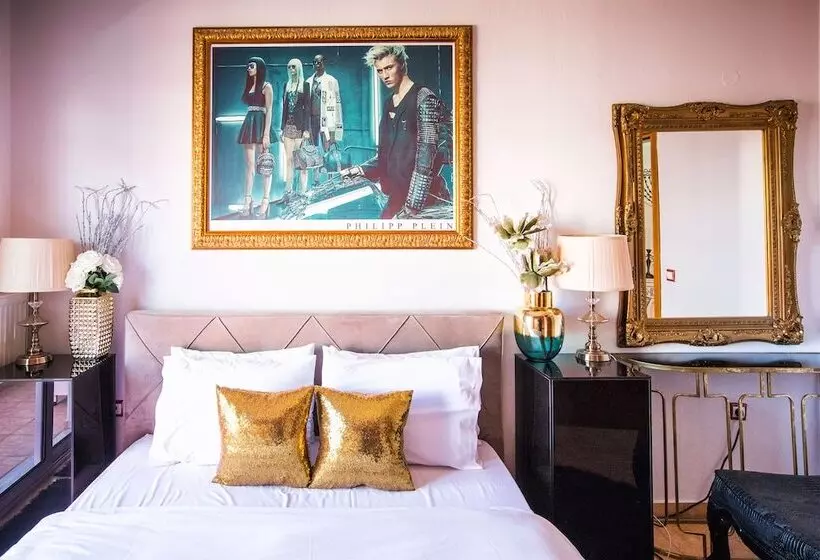 Luxury Suites   Free Parking