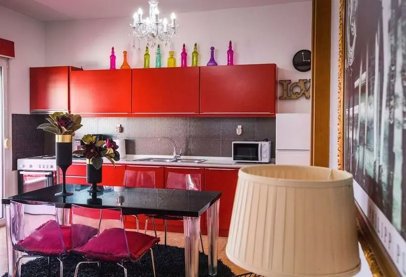 Luxury Suites   Free Parking