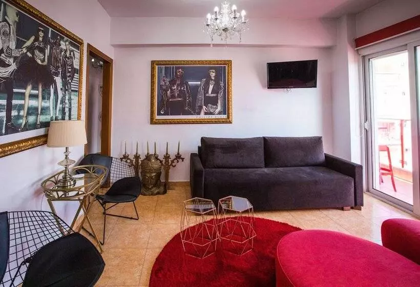 Luxury Suites   Free Parking