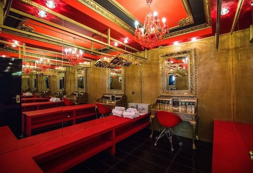 Luxury Suites   Free Parking