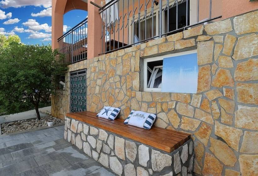 Apartments Valbandon 1008