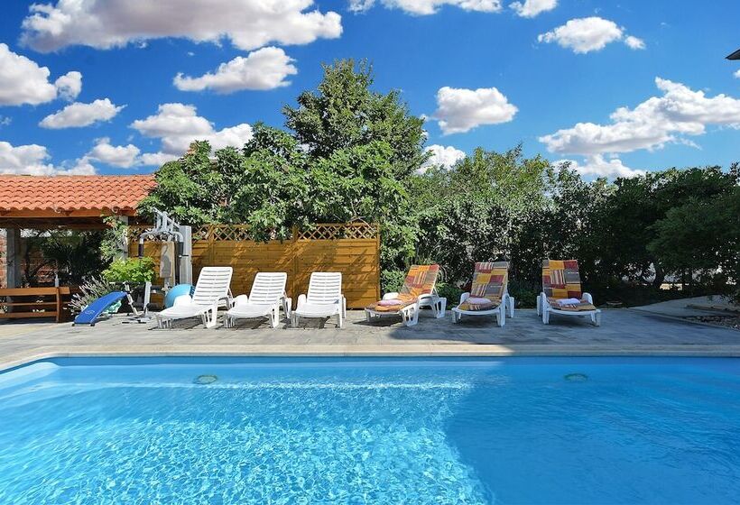 Apartments Valbandon 1008