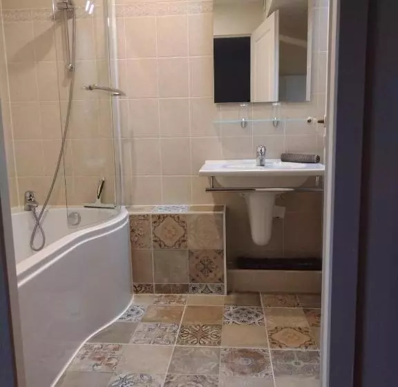 ベッドアンドブレックファースト Le Coq Du Nord   Mailhac Gîte Et Chambres D Hôtes