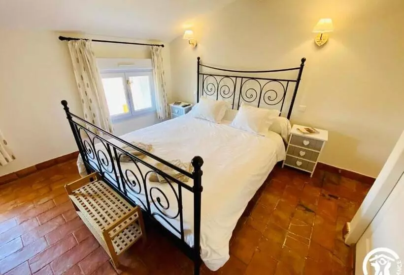 ベッドアンドブレックファースト Le Coq Du Nord   Mailhac Gîte Et Chambres D Hôtes