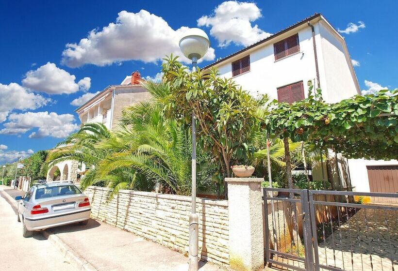 هتل Rooms Ivica 1452