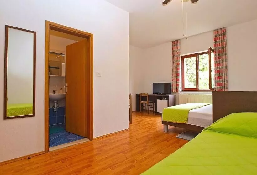 ホテル Rooms Ivica 1452