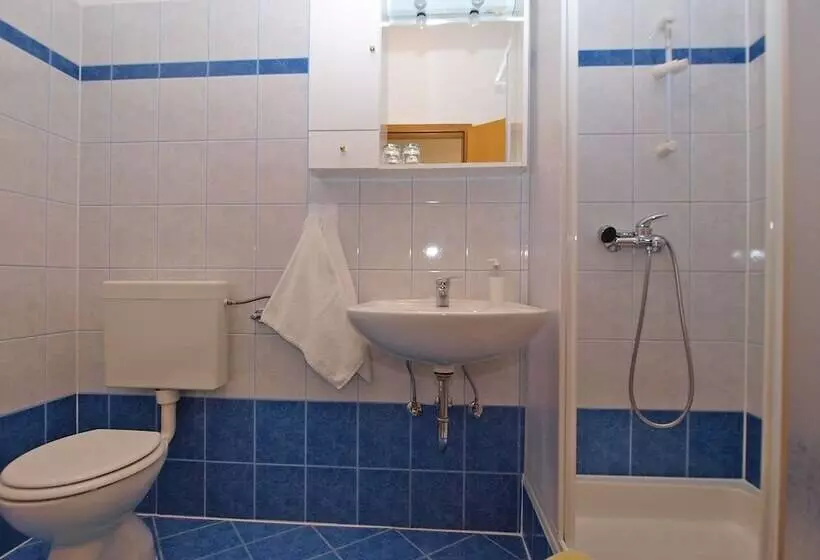 ホテル Rooms Ivica 1452