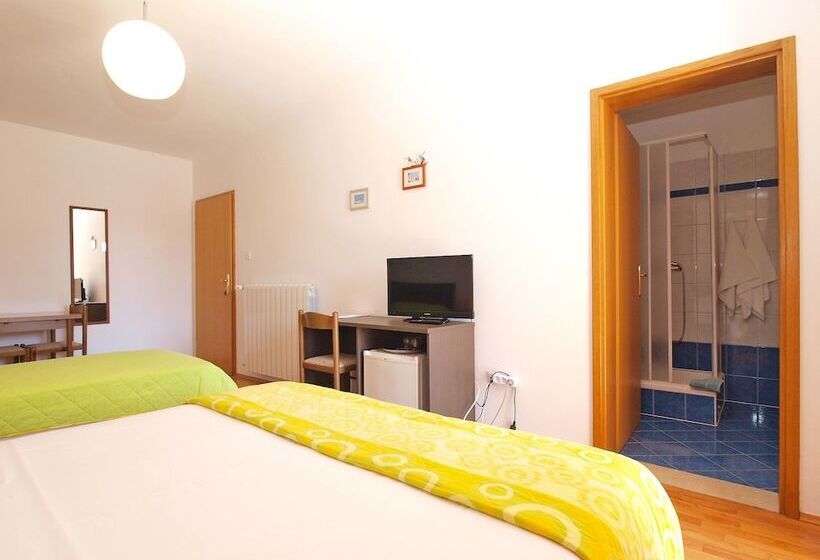 هتل Rooms Ivica 1452