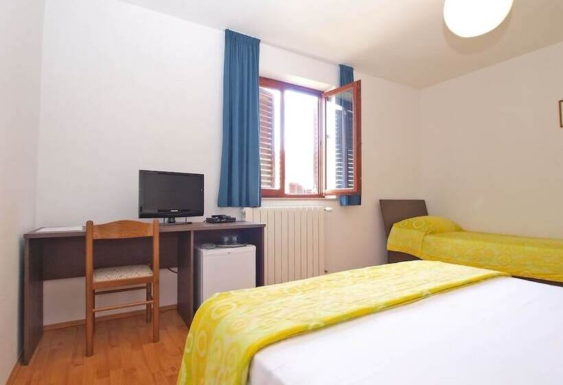 هتل Rooms Ivica 1452