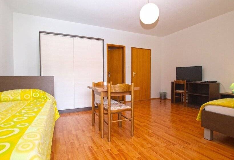 هتل Rooms Ivica 1452