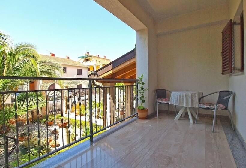 هتل Rooms Ivica 1452