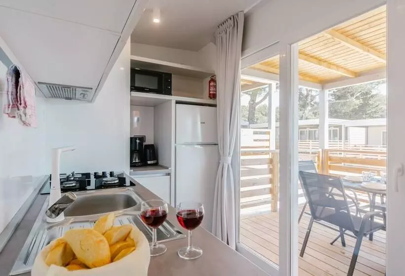 ホテル Mediteran Kamp Mobile Homes In Camping Ljutic