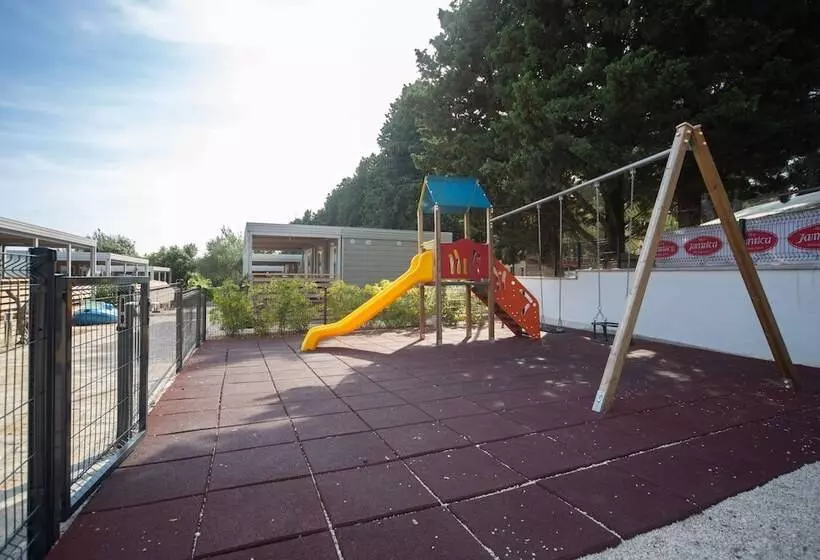 ホテル Mediteran Kamp Mobile Homes In Camping Ljutic