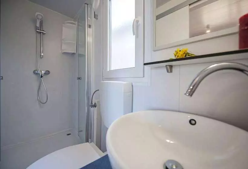 ホテル Mediteran Kamp Mobile Homes In Camping Ljutic