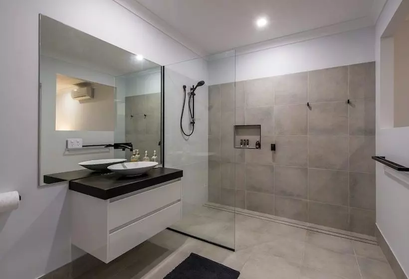 Onestep Airlie Retreat