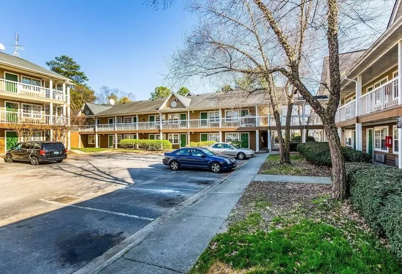 Hometowne Studios By Red Roof Atlanta Ne Downtown Norcross