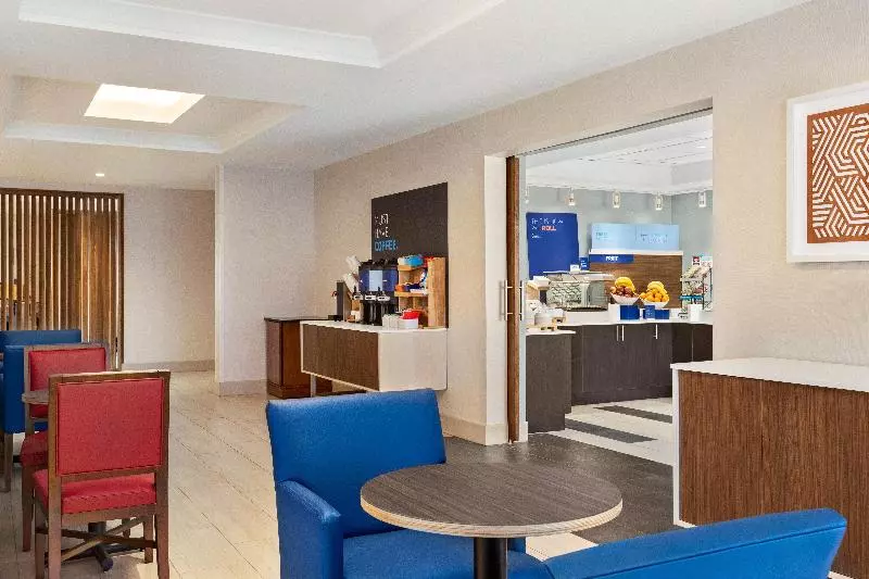 هتل Holiday Inn Express & Suites Denver Airport, An Ihg