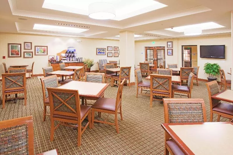 هتل Holiday Inn Express & Suites Denver Airport, An Ihg