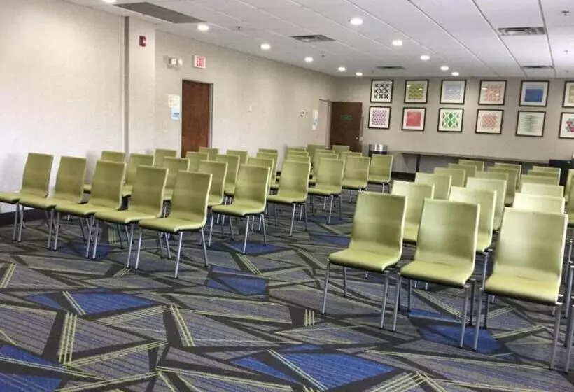 בית מלון כפרי Holiday Inn Express Easton, An Ihg