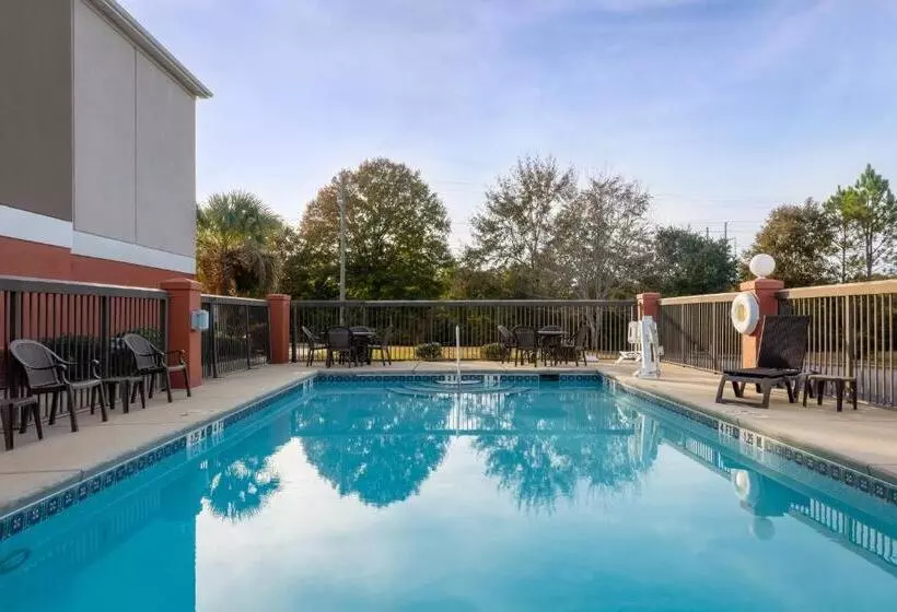 فندق Holiday Inn Express & Suites Milton East I 10, An Ihg