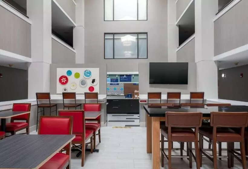 فندق Holiday Inn Express & Suites Milton East I 10, An Ihg