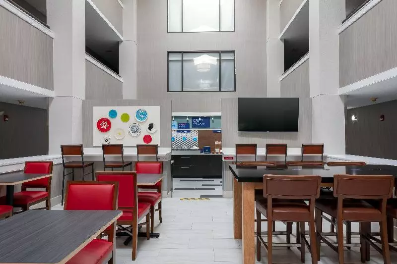 فندق Holiday Inn Express & Suites Milton East I 10, An Ihg