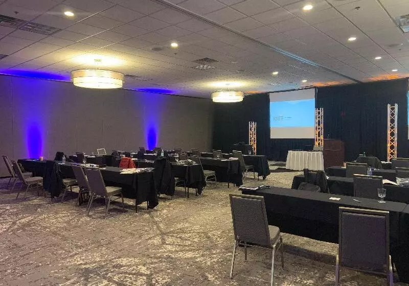 Отель Holiday Inn Portland I 5 S Wilsonville, An Ihg