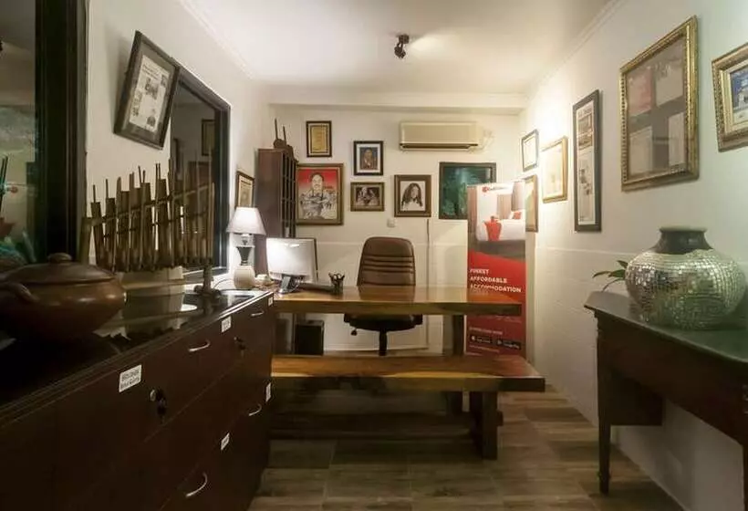 Majatalo Reddoorz Syariah Plus Near Trans Studio Cibubur