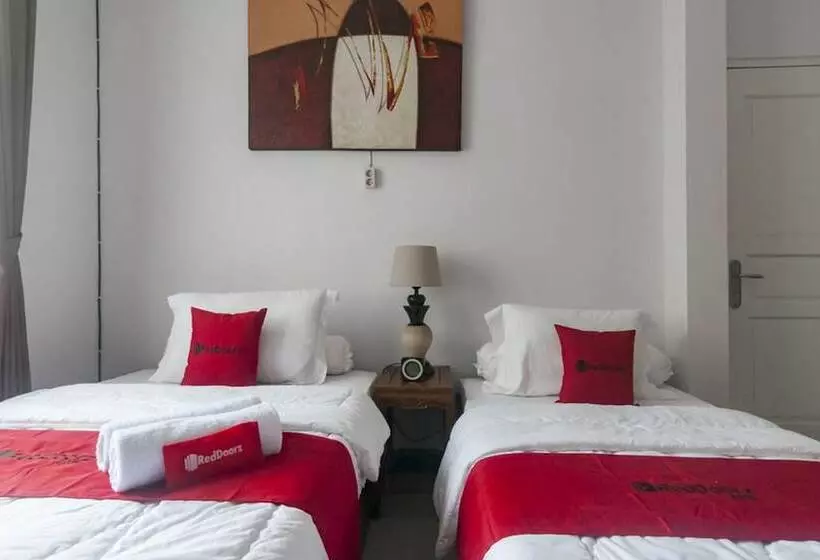 Majatalo Reddoorz Syariah Plus Near Trans Studio Cibubur