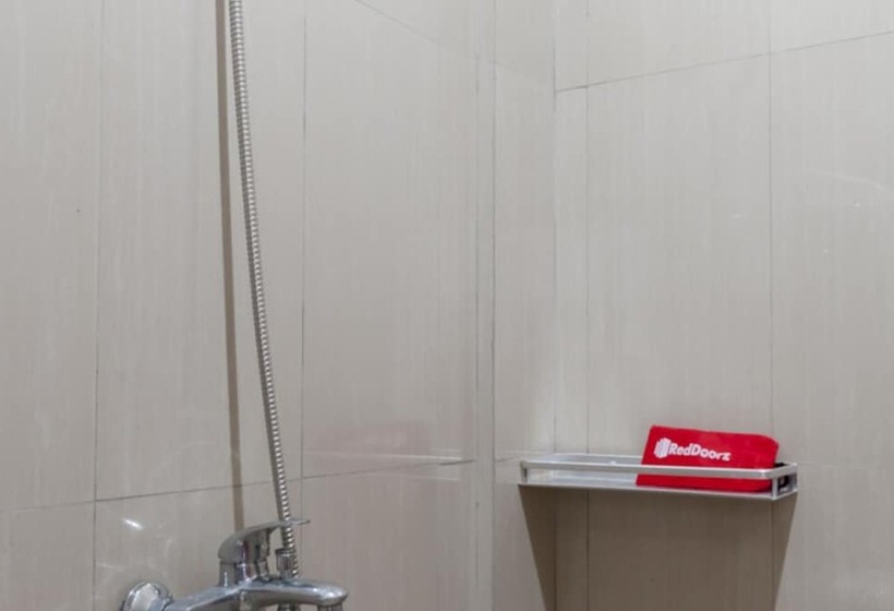 Pansiyon Reddoorz Syariah Plus Near Trans Studio Cibubur