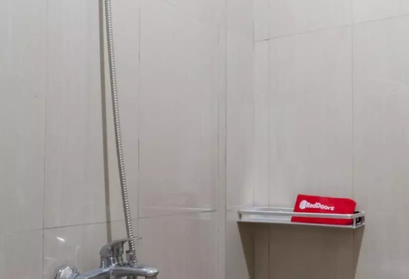 Majatalo Reddoorz Syariah Plus Near Trans Studio Cibubur