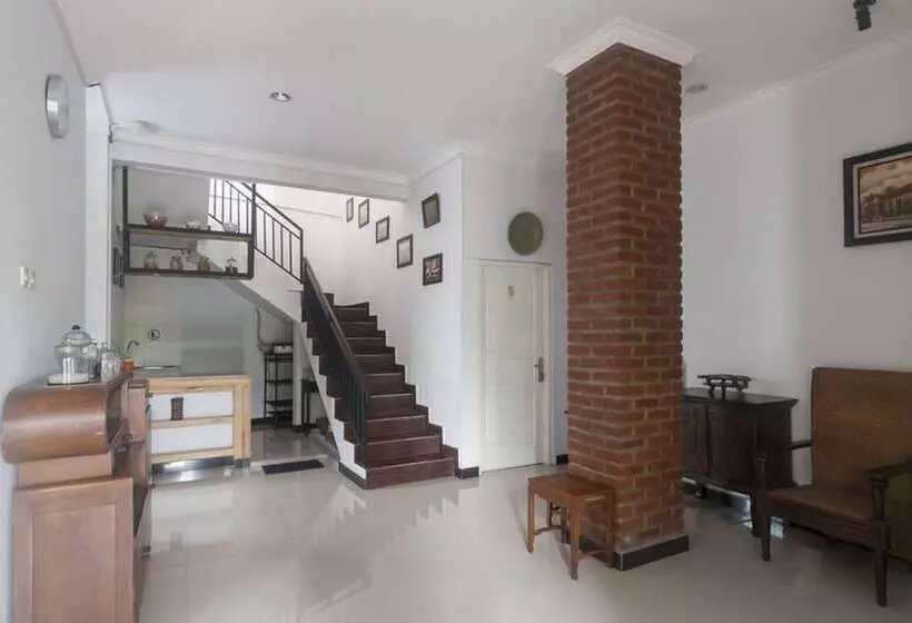 Majatalo Reddoorz Syariah Plus Near Trans Studio Cibubur