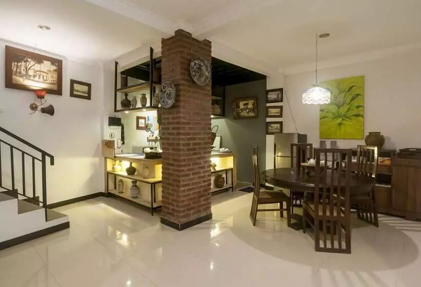 Majatalo Reddoorz Syariah Plus Near Trans Studio Cibubur