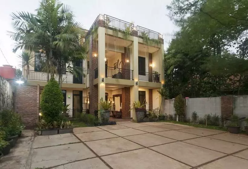 Majatalo Reddoorz Syariah Plus Near Trans Studio Cibubur