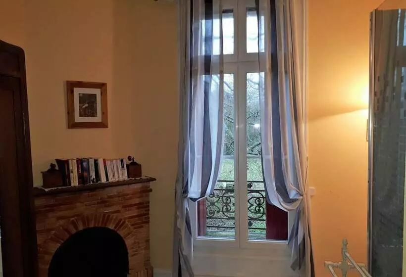 Aamiaismajoitus (B&B) La Cure Du Maine Charles