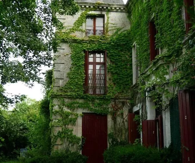 Aamiaismajoitus (B&B) La Cure Du Maine Charles