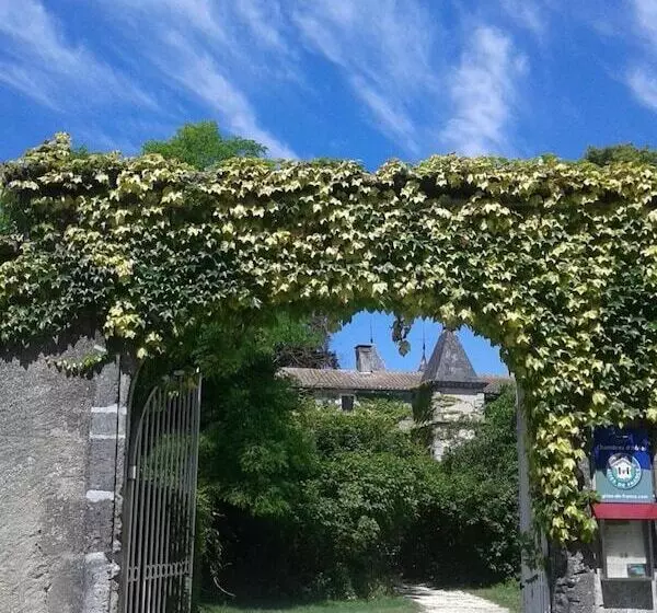 Aamiaismajoitus (B&B) La Cure Du Maine Charles