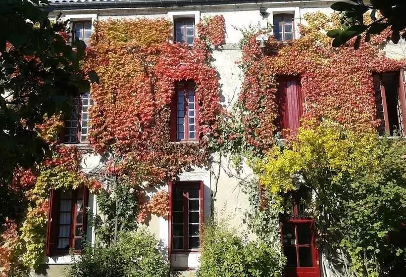 Aamiaismajoitus (B&B) La Cure Du Maine Charles