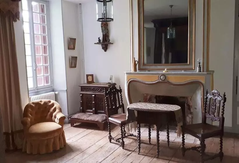 Aamiaismajoitus (B&B) La Cure Du Maine Charles