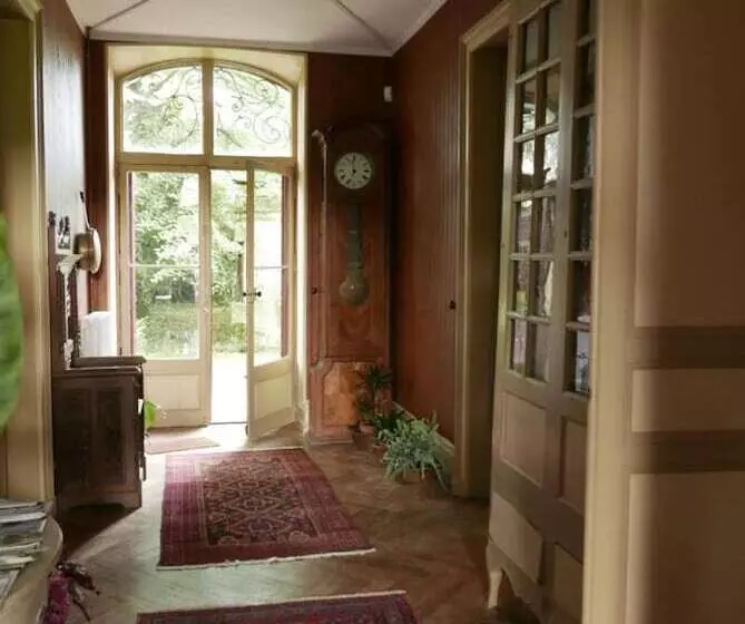 Aamiaismajoitus (B&B) La Cure Du Maine Charles